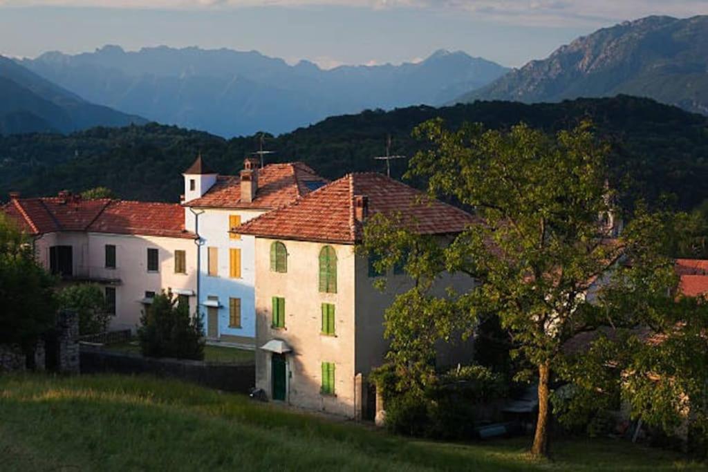 Appartamento Storico Con Giardino Soleggiato - B&B Via Rinaldi Arto Centonara Exterior photo