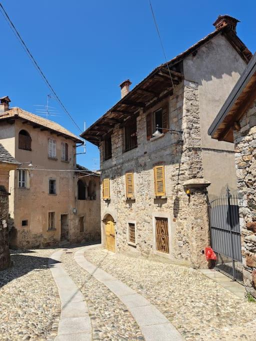 Appartamento Storico Con Giardino Soleggiato - B&B Via Rinaldi Arto Centonara Exterior photo