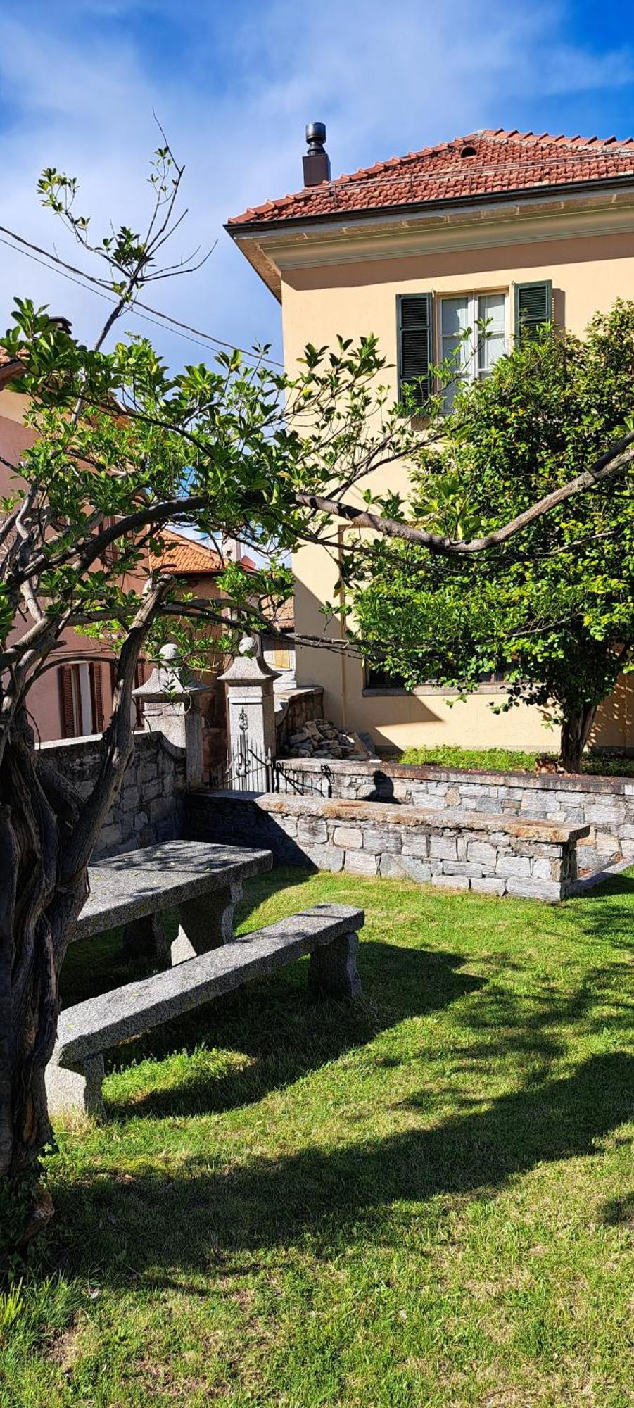Appartamento Storico Con Giardino Soleggiato - B&B Via Rinaldi Arto Centonara Exterior photo